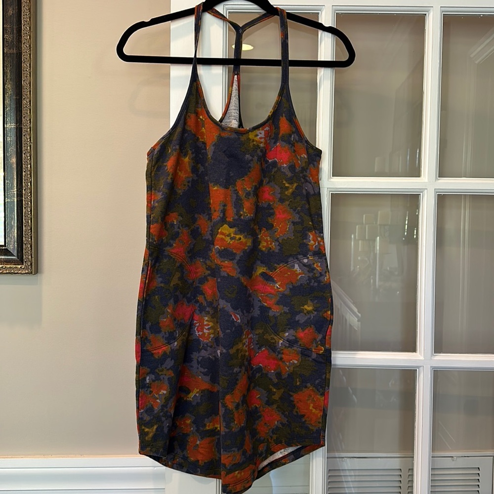 Floral-Print Sleeveless Shift Dress in Navy and Rust